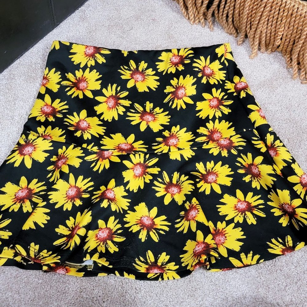 Skirt w/ Yellow Flowers Size 8/9